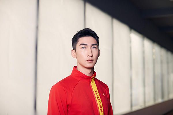 出差被两男同事玩到吹潮